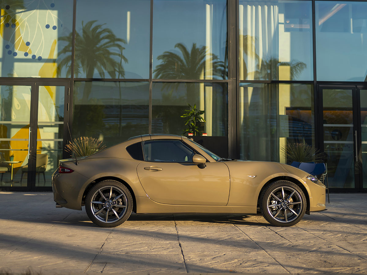 La Mazda MX-5 RF de profil